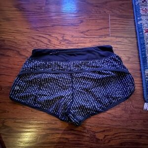 Lululemon Black  Patterned Women's Shorts size 4